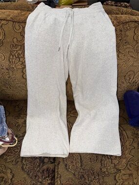 Lululemon size 8 sweatpants